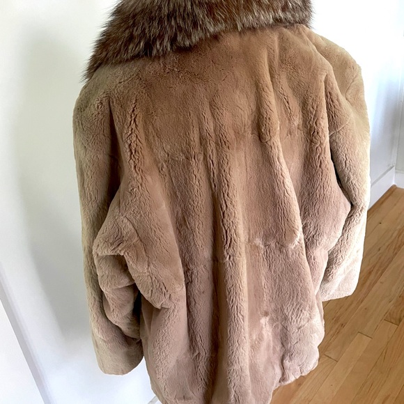 SOLD ;Ladies XL swing back sheared beaver with rare crystal fox trim. - Picture 3 of 7